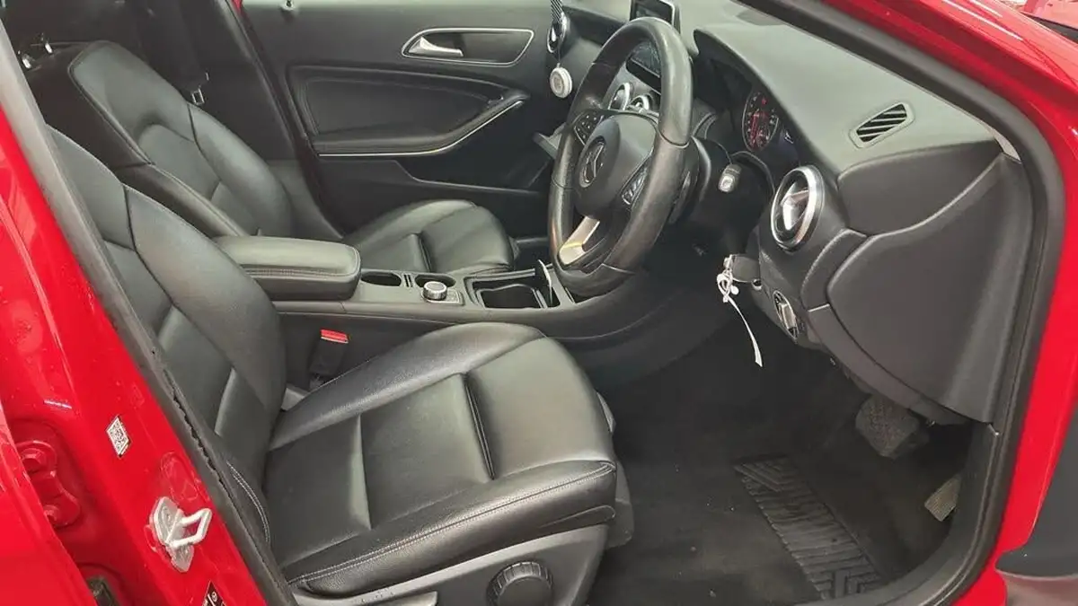 2016-mercedes-benz-a-class-21d-a200d-se-ss-7g-dct-big-9