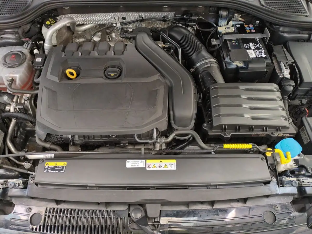 2023-volkswagen-golf-15-etsi-r-line-hatchback-big-42