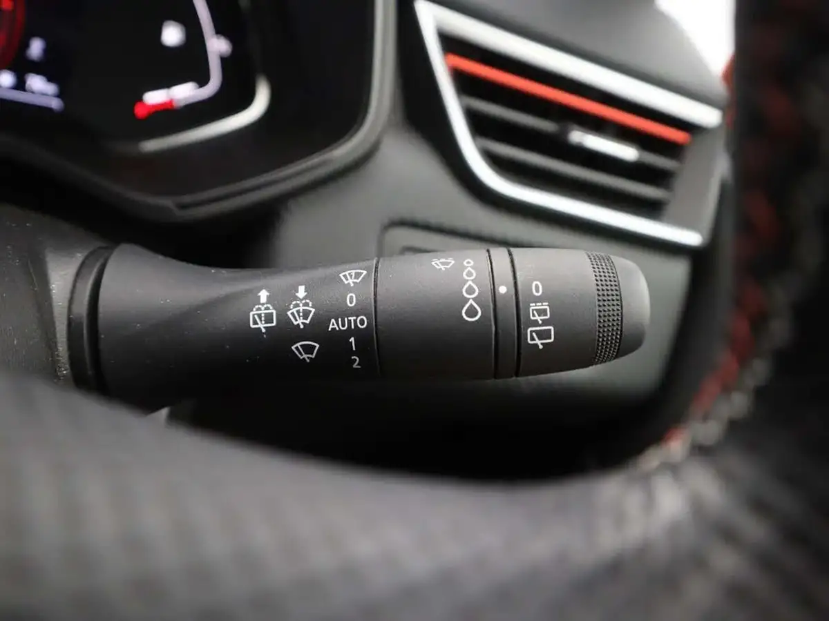 2021-renault-clio-10-tce-rs-line-90ps-big-32