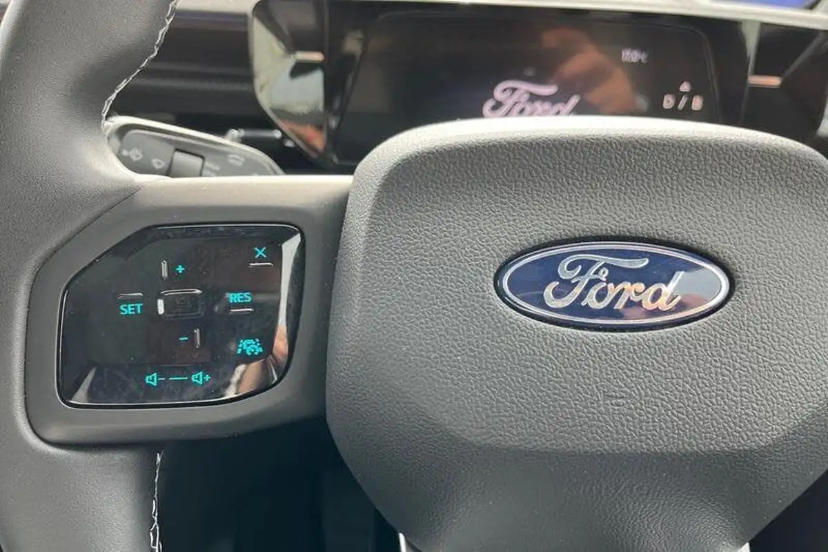 2024-ford-explorer-e-premium-286ps-77kwh-big-34