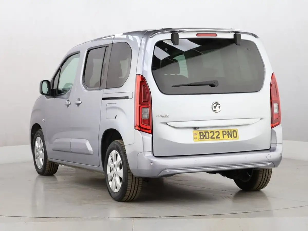 2022-vauxhall-combo-life-15-edition-big-6