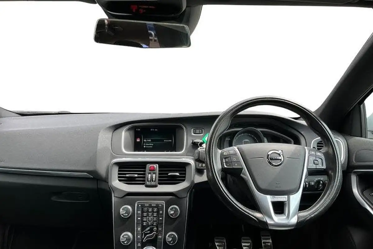 2016-volvo-v40-20-t2-r-design-nav-plus-big-9