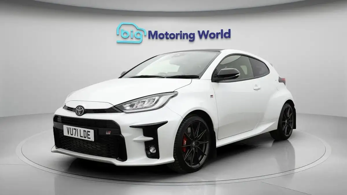 2021-toyota-yaris-16-gr-circuit-pack-big-3
