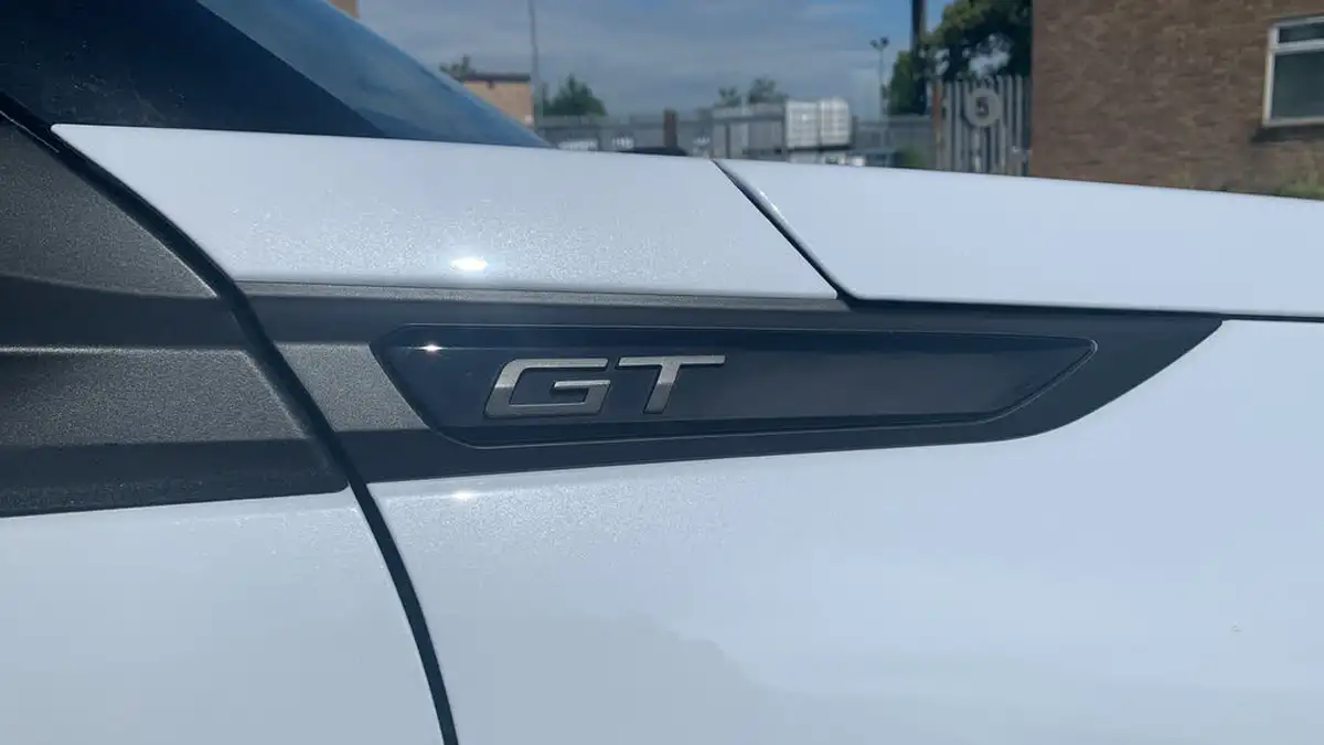 2024-peugeot-2008-suv-12-puretech-gt-136ps-hybrid-e-dsc6-big-54