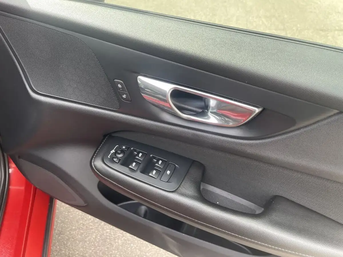 2019-volvo-v60-20td-d3-momentum-big-16