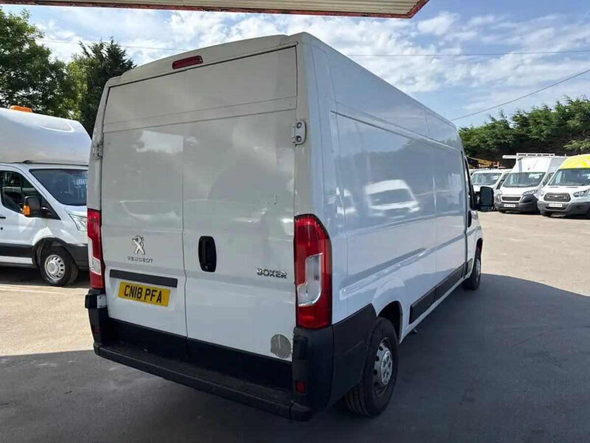 2018-peugeot-boxer-20-bluehdi-professional-335-l3-h2-big-11