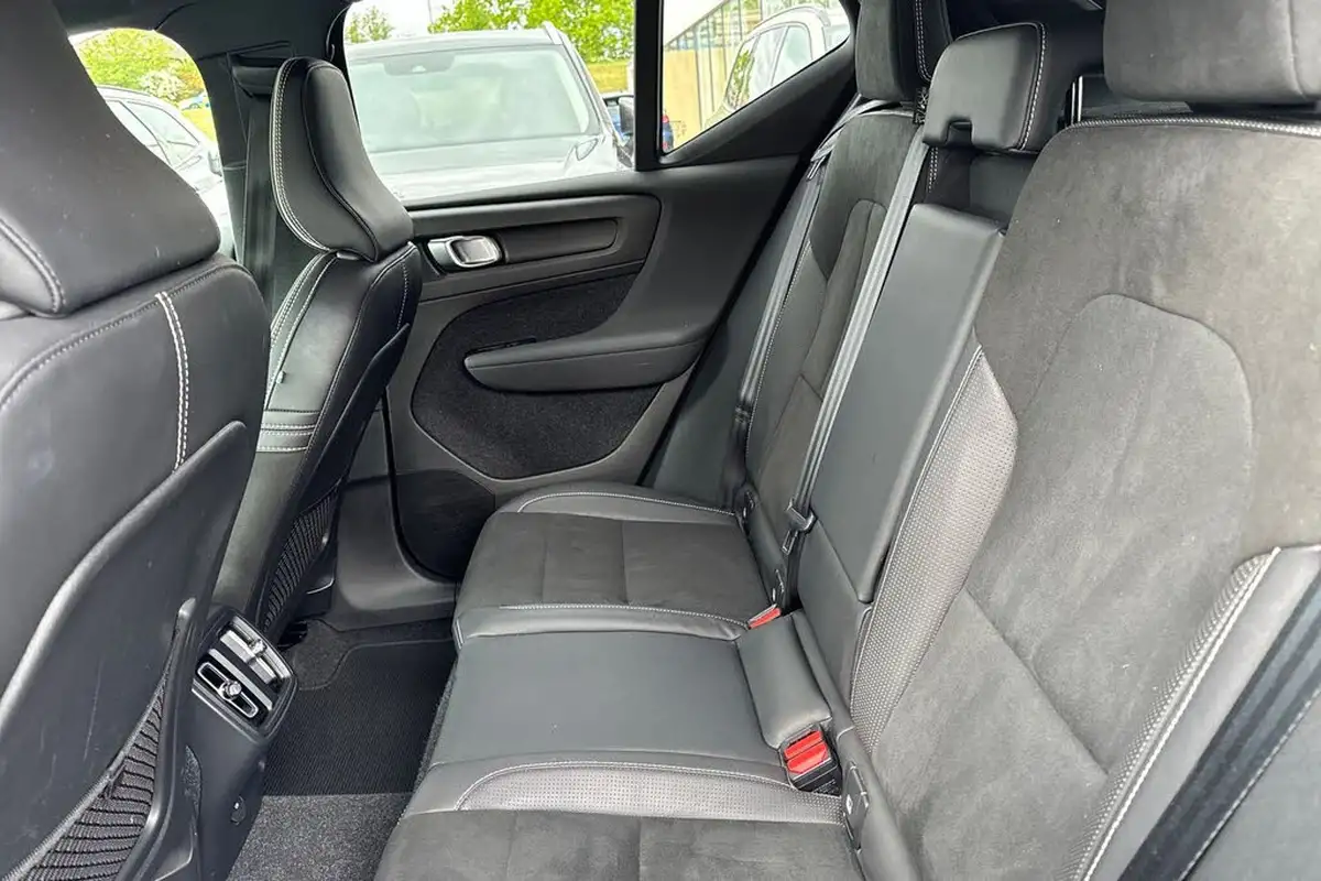 2020-volvo-xc40-20-b4-r-design-awd-big-16
