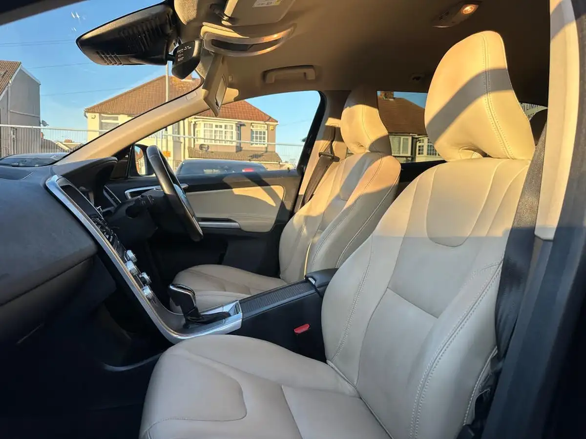2017-volvo-xc60-20-t5-se-lux-big-31
