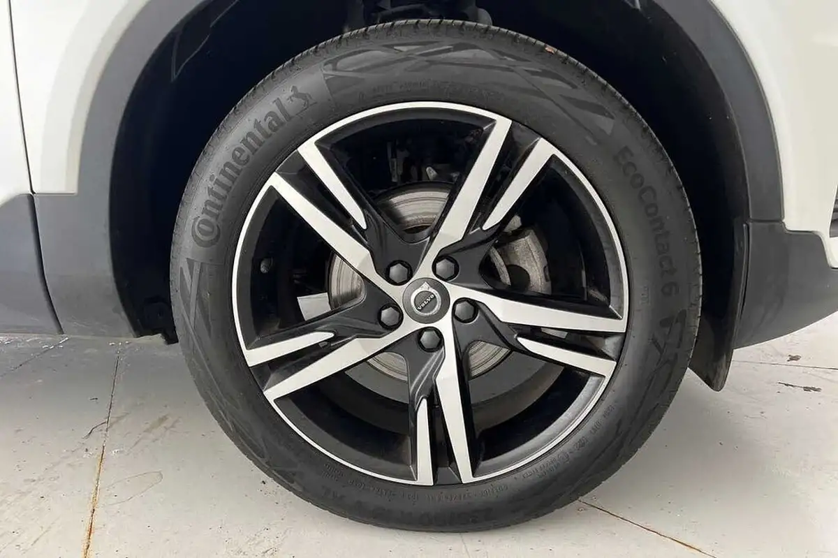 2022-volvo-xc40-15-t3-r-design-auto-big-4