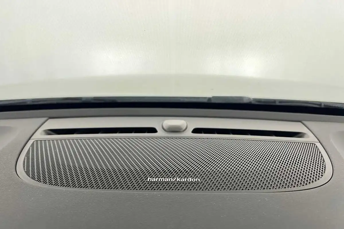 2022-volvo-xc40-15-t3-r-design-auto-big-32