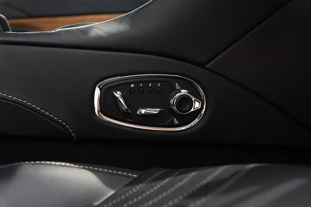 2016-aston-martin-db11-52-v12-launch-edition-big-19