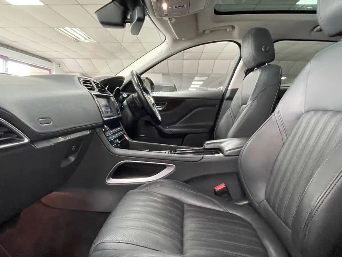2018-jaguar-f-pace-20-i4d-portfolio-180ps-awd-auto-big-31