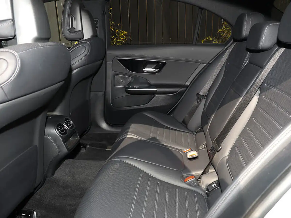 2024-mercedes-benz-c-class-20-c300-amg-line-premium-259ps-saloon-4d-1999cc-big-5