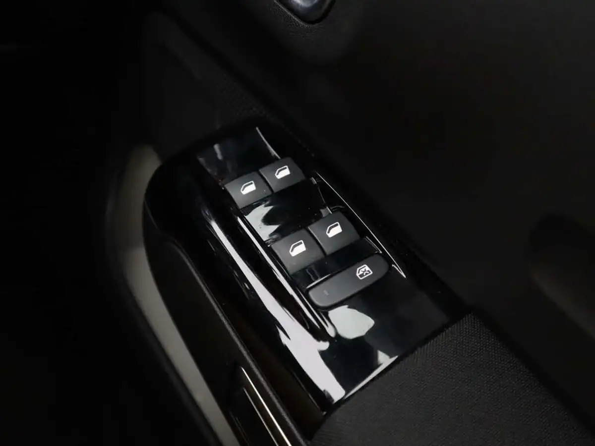 2020-citroen-c3-12-puretech-flair-plus-110ps-eat6-big-31