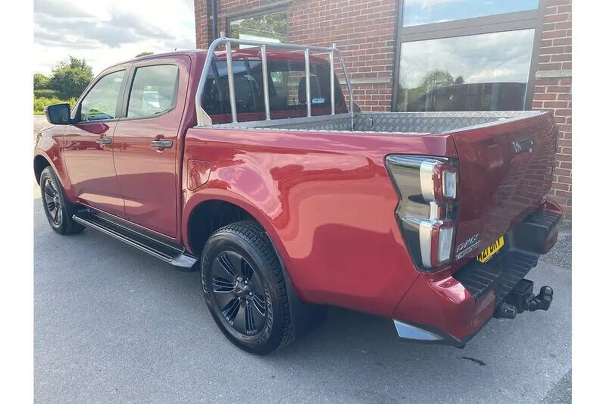 2021-isuzu-d-max-19td-v-cross-auto-big-1