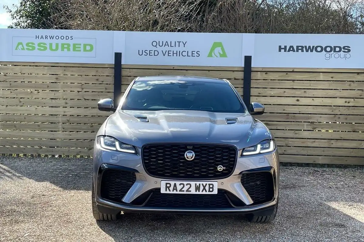 2022-jaguar-f-pace-50-v8-p550-svr-big-12