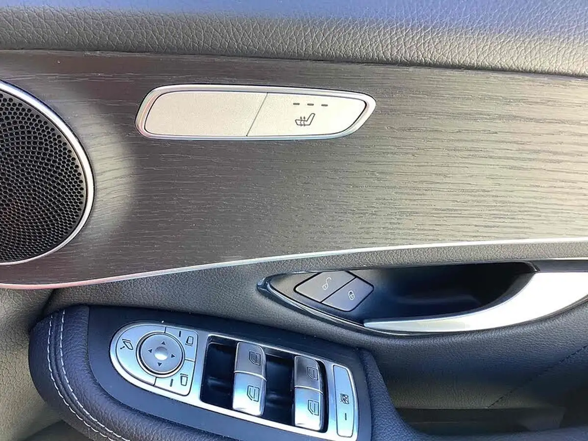 2021-mercedes-benz-glc-class-20d-glc220d-amg-line-station-wagon-5d-1950cc-4matic-plus-big-34