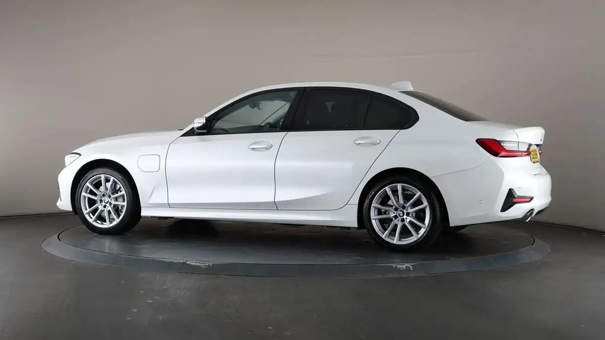 2021-bmw-3-series-20-330e-sport-pro-saloon-4d-big-77
