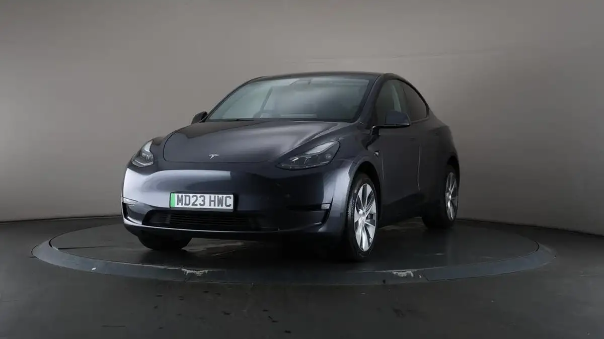 2023-tesla-model-y-e-long-range-big-46
