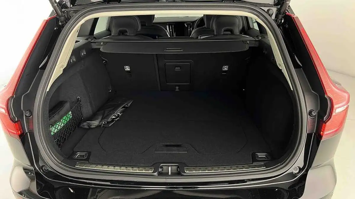 2025-volvo-v60-20-b4-plus-station-wagon-big-18