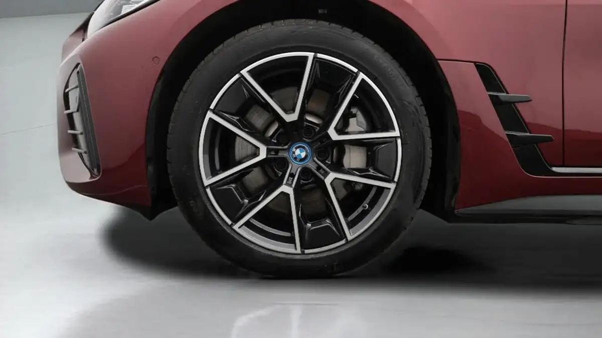 2022-bmw-i4-e-edrive40-m-sport-big-18