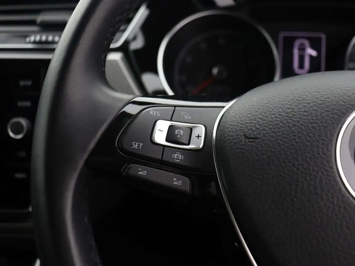 2020-volkswagen-touran-15-tsi-se-dsg-big-24