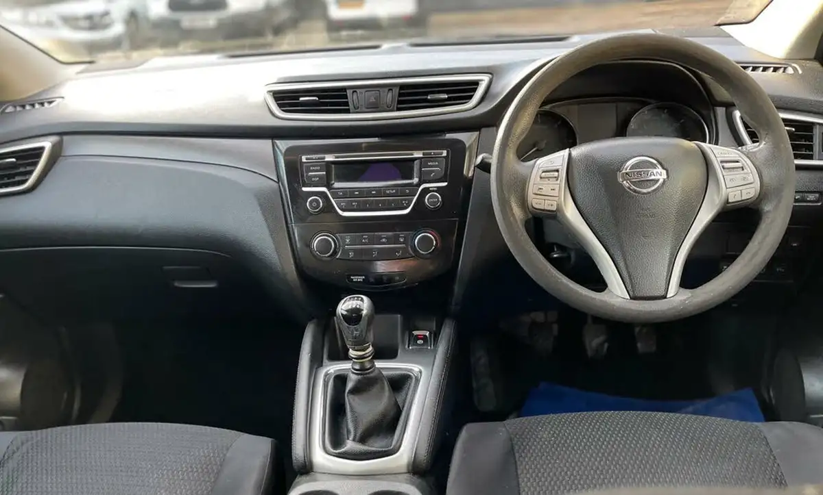 2015-nissan-qashqai-15dci-visia-smart-vision-pack-big-12