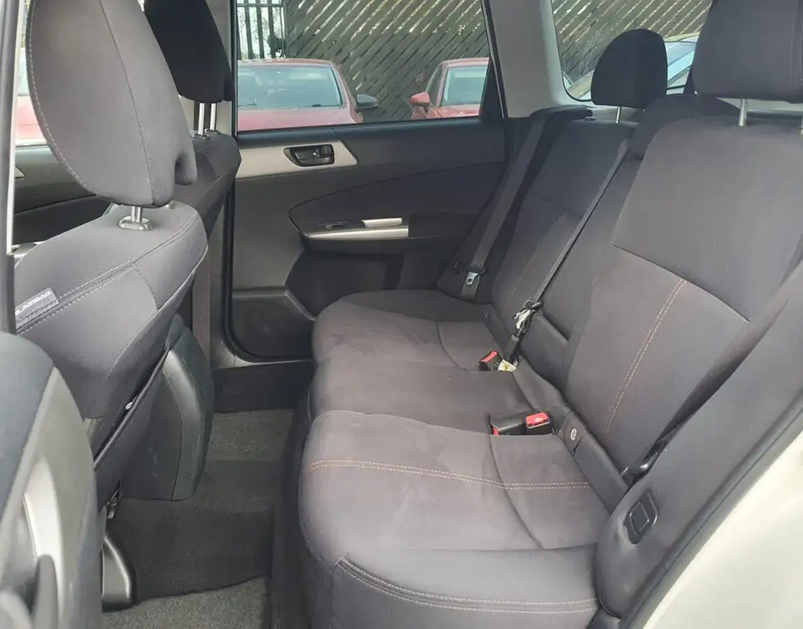 2010-subaru-forester-20td-suretrak-big-9