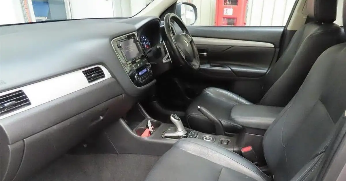 2015-mitsubishi-outlander-20-gx4h-big-1