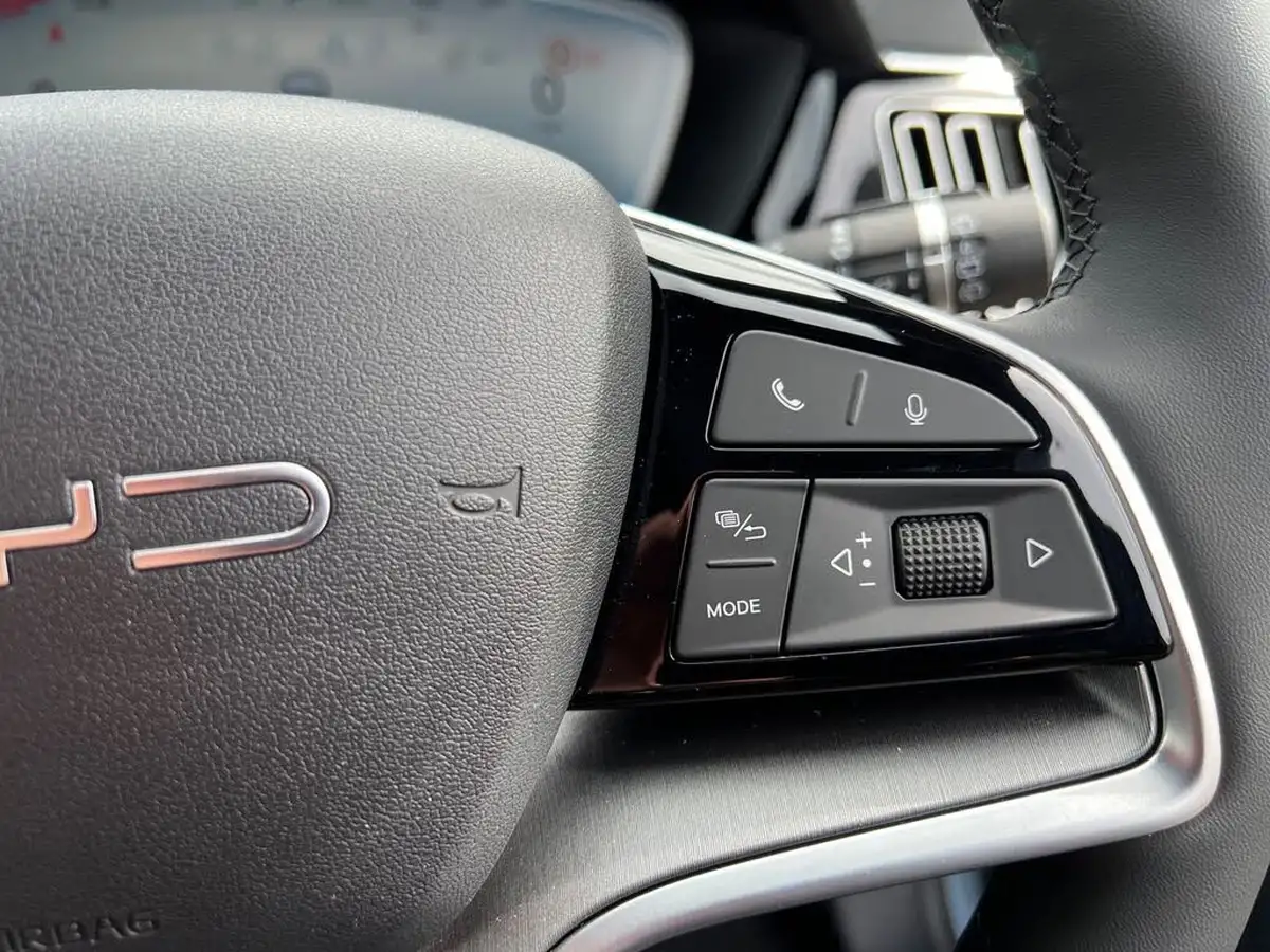 2025-byd-seal-15-comfort-big-26