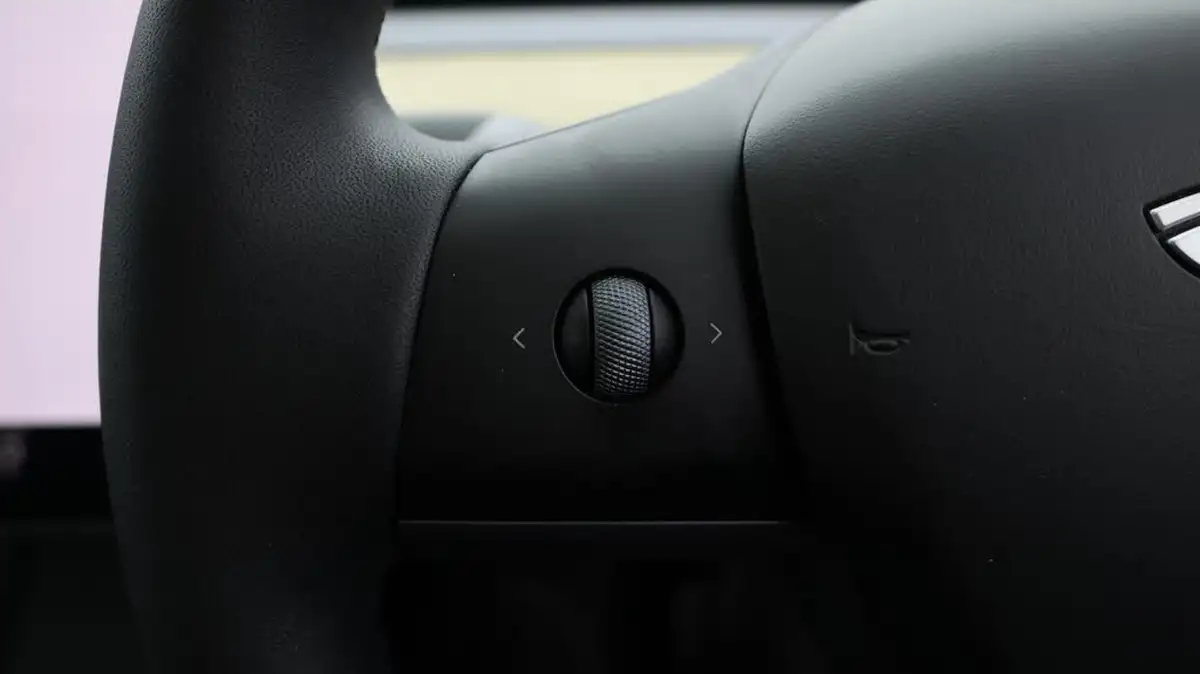 2022-tesla-model-y-e-rwd-big-22
