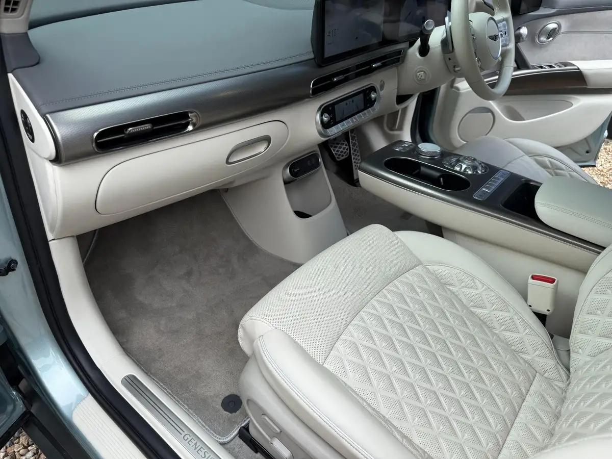 2022-genesis-gv60-e-sport-plus-big-17