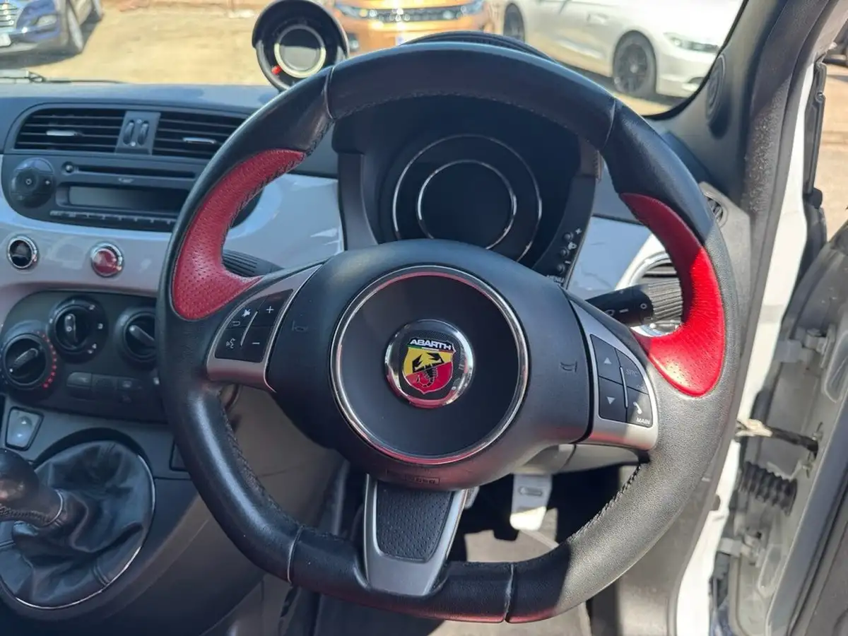 2015-abarth-500-14-big-15