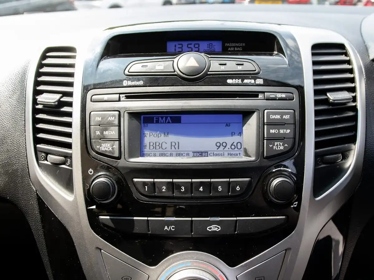 2015-hyundai-ix20-16-active-big-21