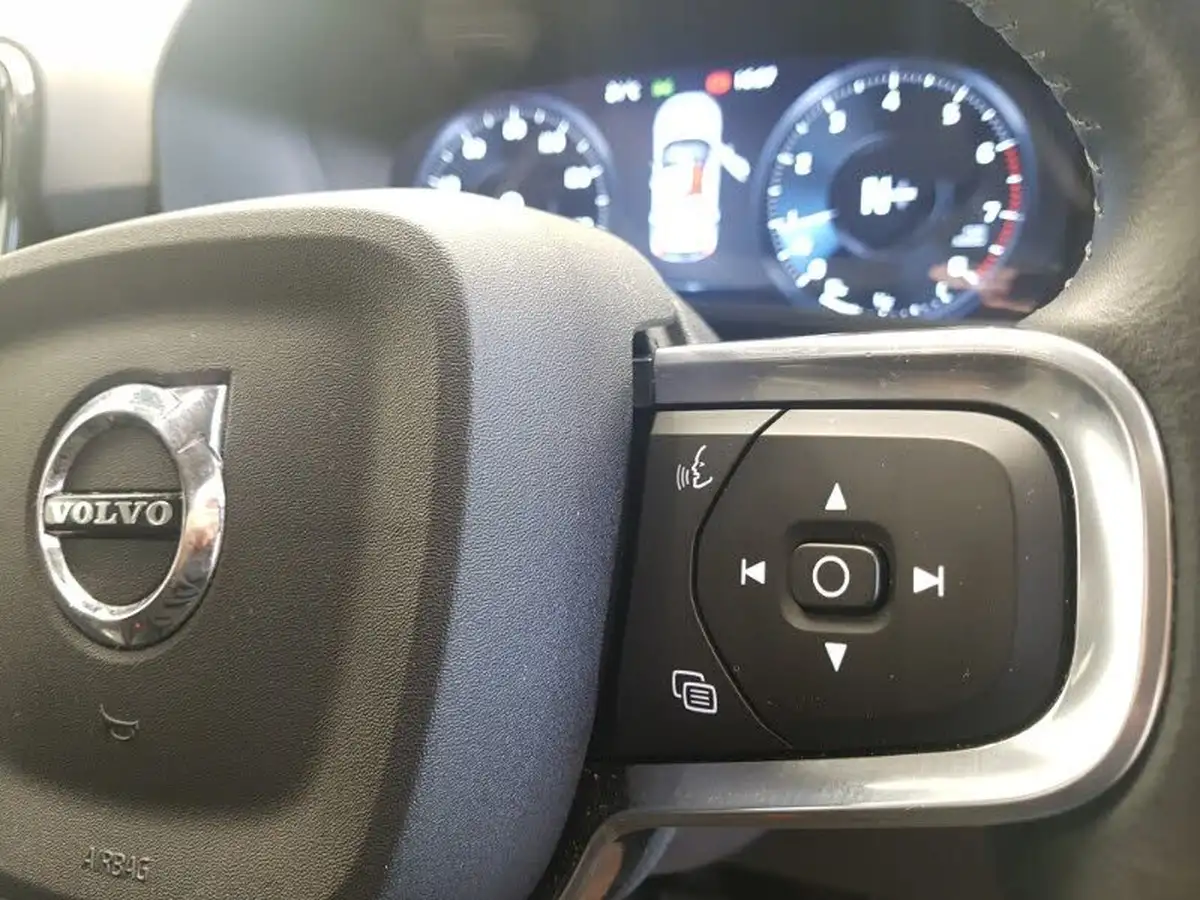 2020-volvo-xc40-15-t3-inscription-big-15