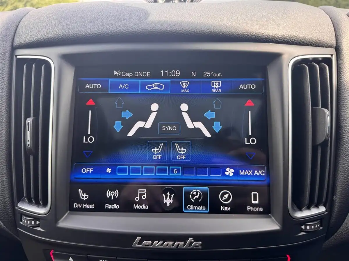 2020-maserati-levante-30-gransport-big-24
