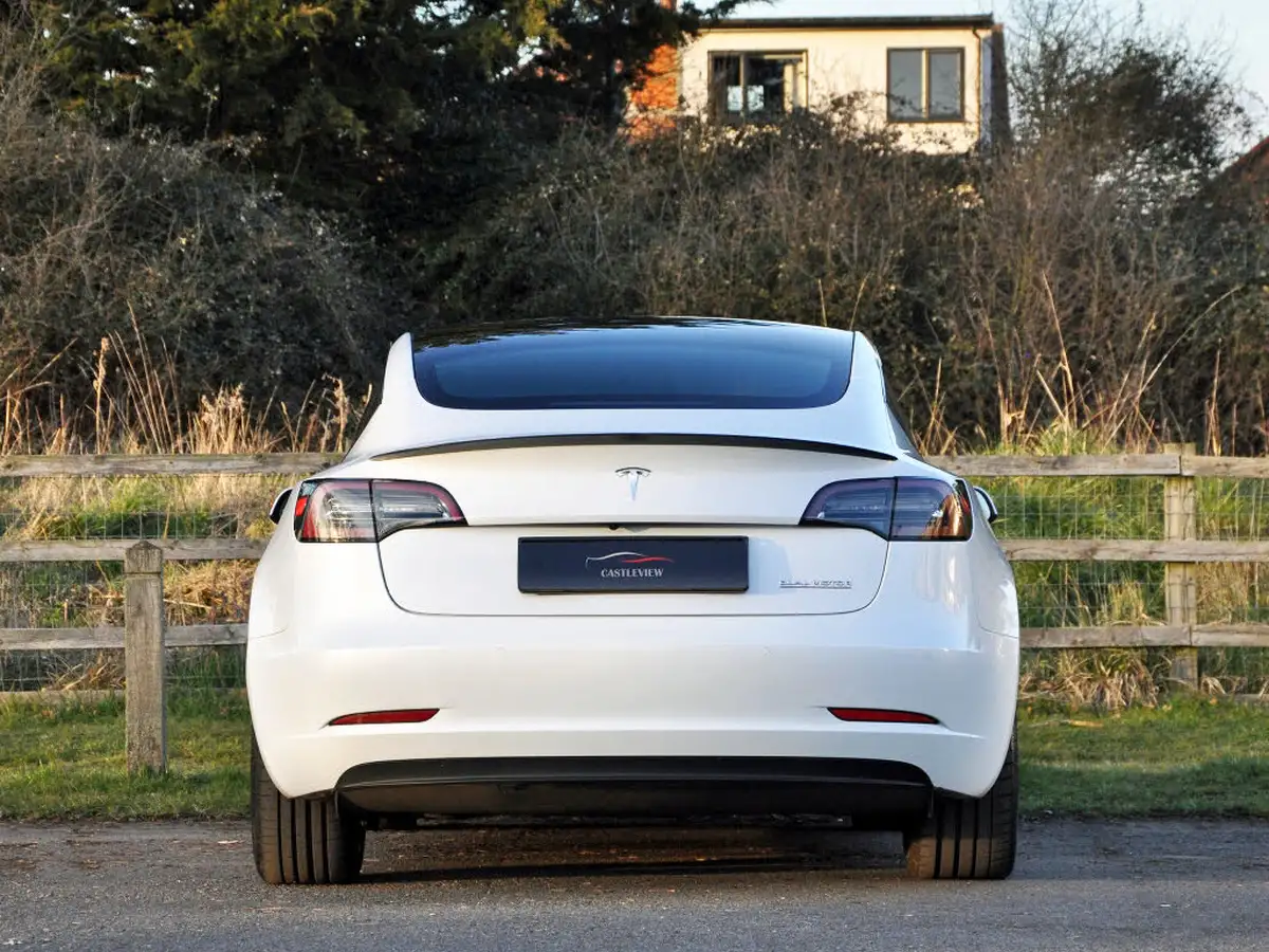 2021-tesla-model-3-e-performance-4x4-big-31
