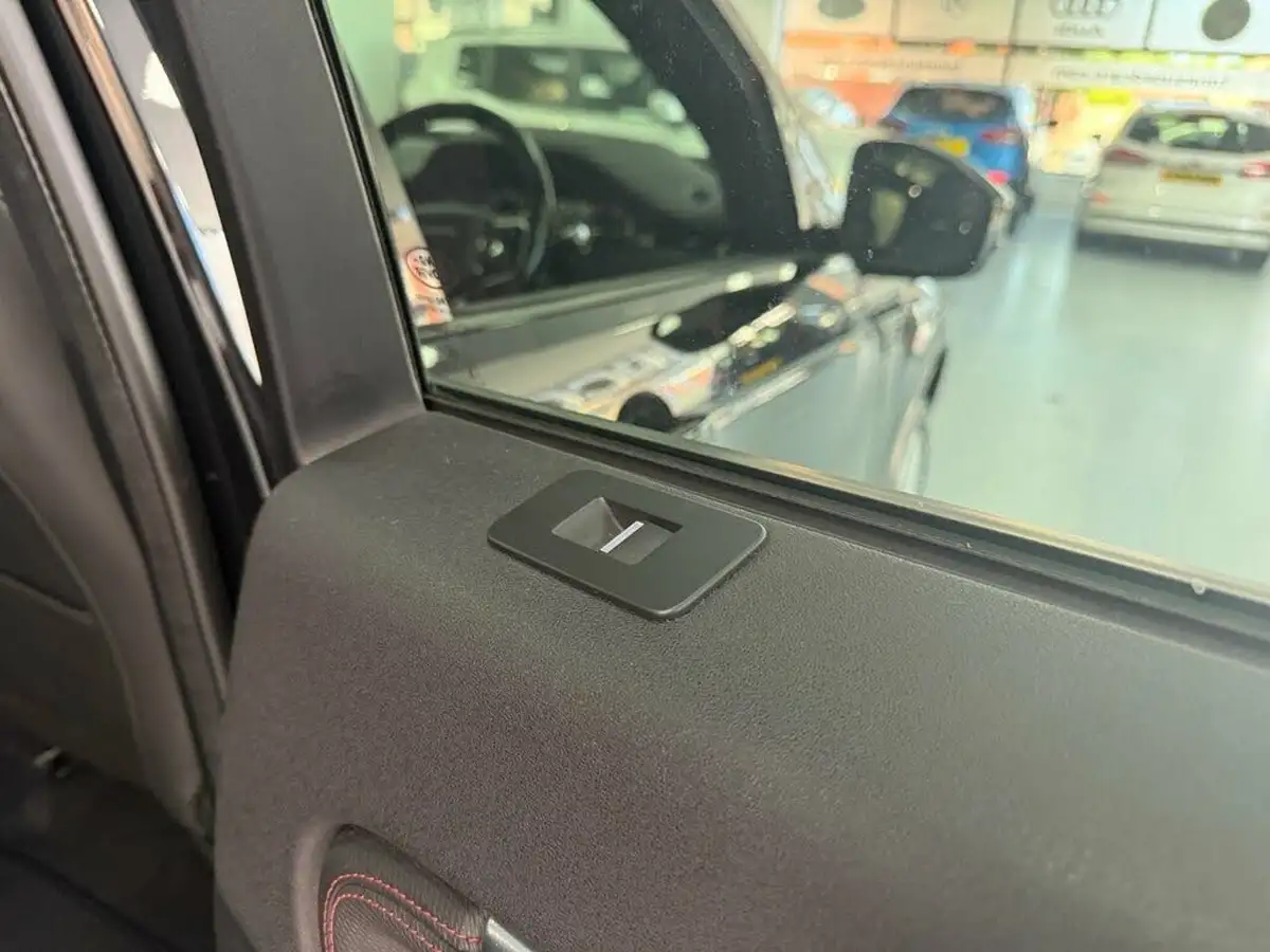 2021-land-rover-discovery-sport-20-d165-r-dynamic-s-plus-big-5
