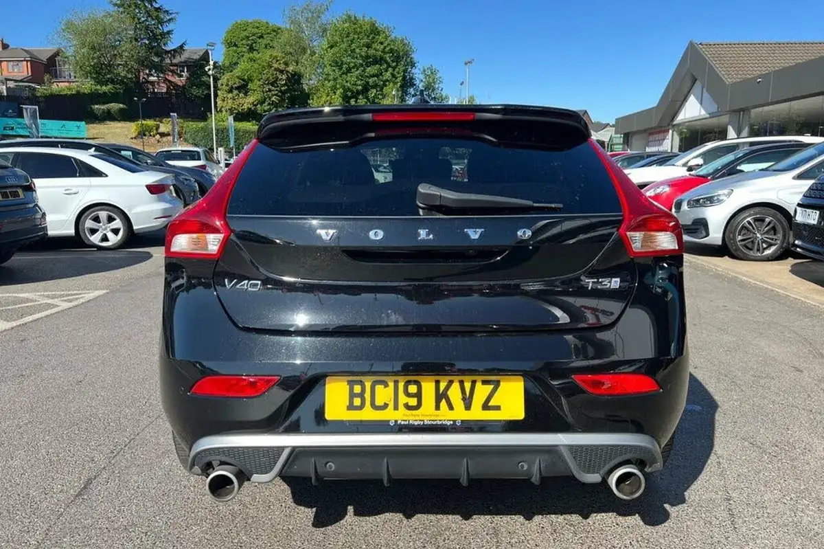 2019-volvo-v40-20-t3-r-design-edition-big-28