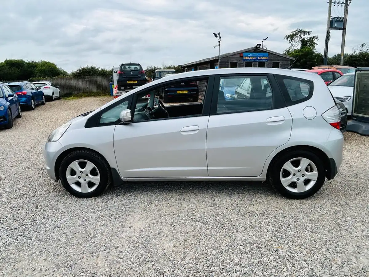 2009-honda-jazz-14-es-t-big-5