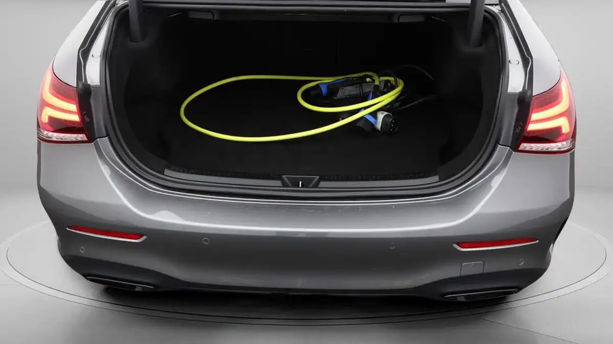 2021-mercedes-benz-a-class-20-a250-amg-line-executive-edition-saloon-4d-big-17