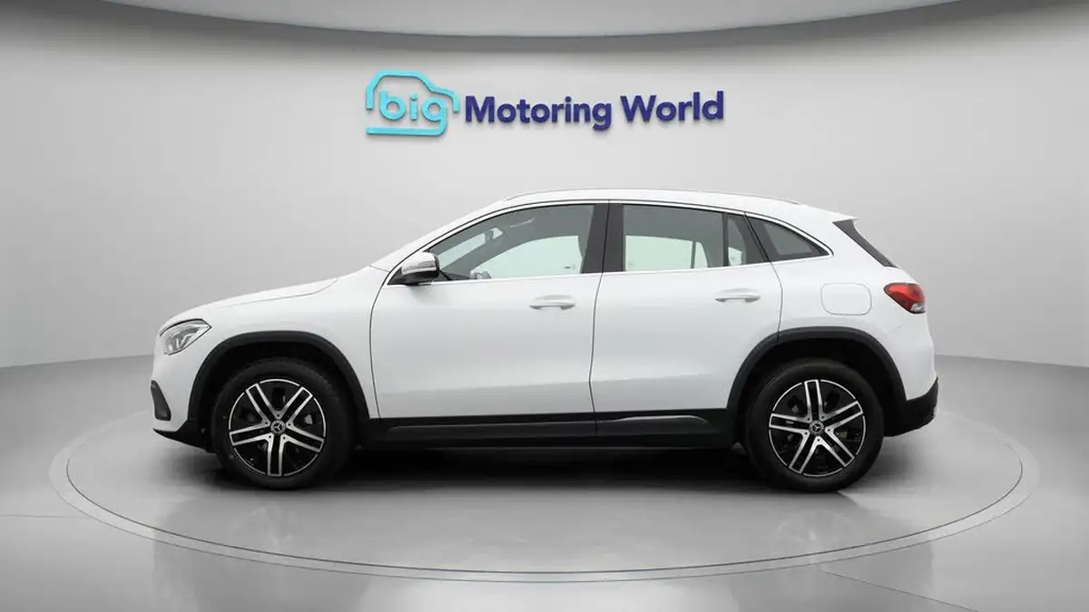 2021-mercedes-benz-gla-class-20d-gla-200d-sport-big-4