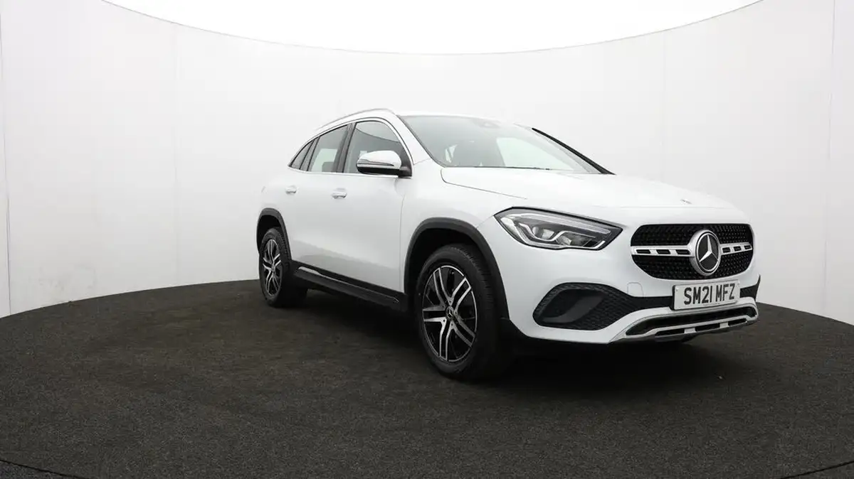 2021-mercedes-benz-gla-class-20d-gla-200d-sport-big-44