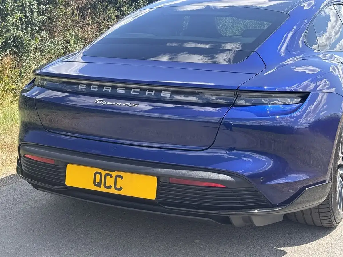 2020-porsche-taycan-e-4s-571ps-performance-battery-plus-big-27