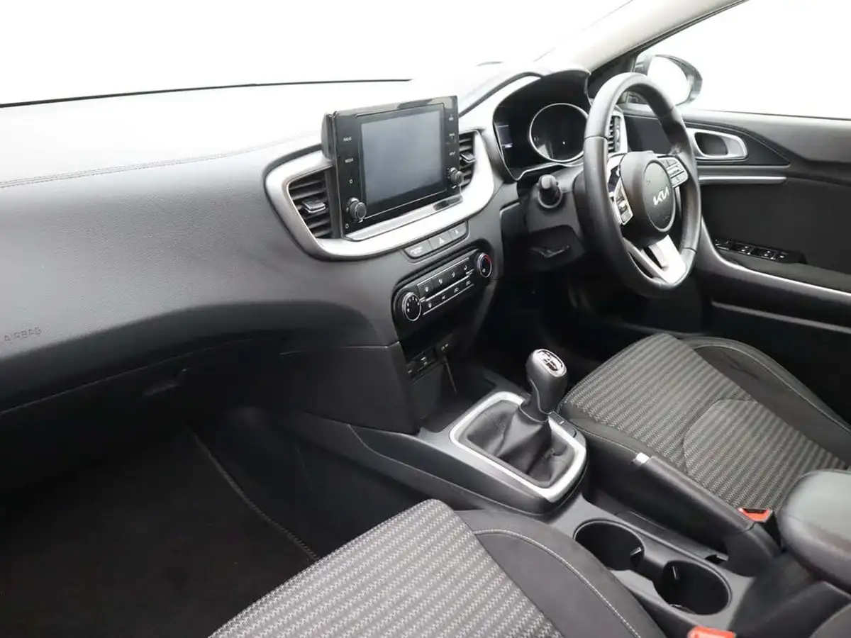 2022-kia-xceed-10-t-gdi-2-big-12