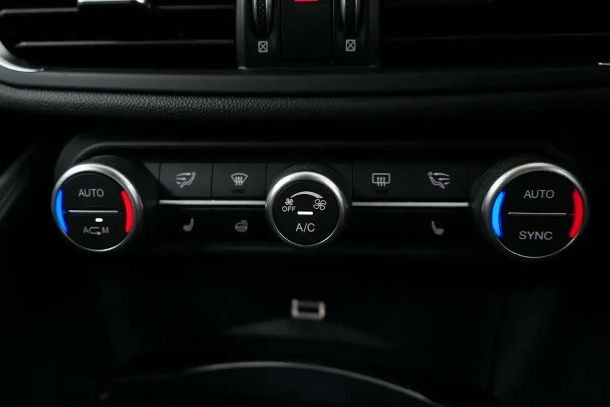 2018-alfa-romeo-giulia-29-biturbo-quadrifoglio-big-29