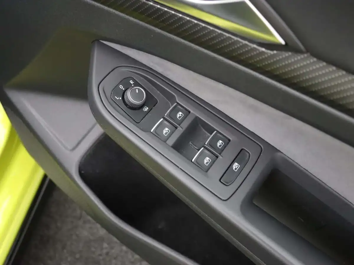 2021-volkswagen-golf-15-etsi-r-line-150ps-hatchback-big-22