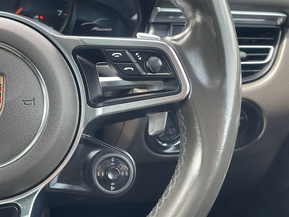2019-porsche-macan-20-big-21