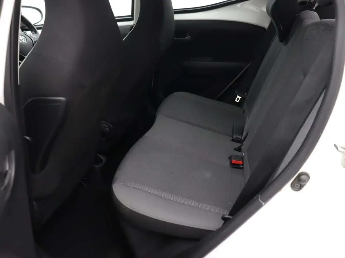 2020-toyota-aygo-10-vvt-i-x-play-tss-x-shift-big-14