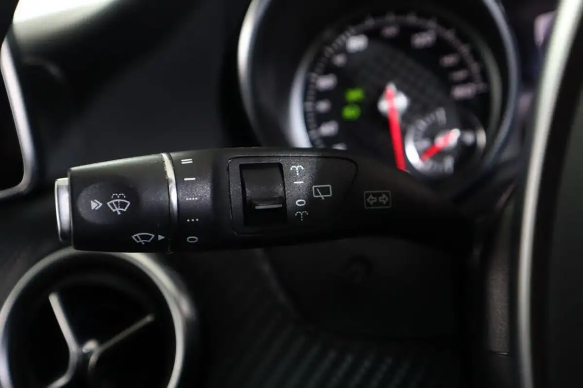 2016-mercedes-benz-a-class-21d-a200d-amg-line-136ps-executivess-big-21